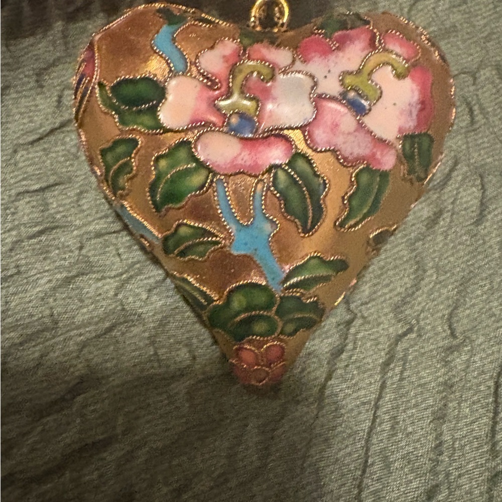 Elegant Floral Heart-Shaped Clutch